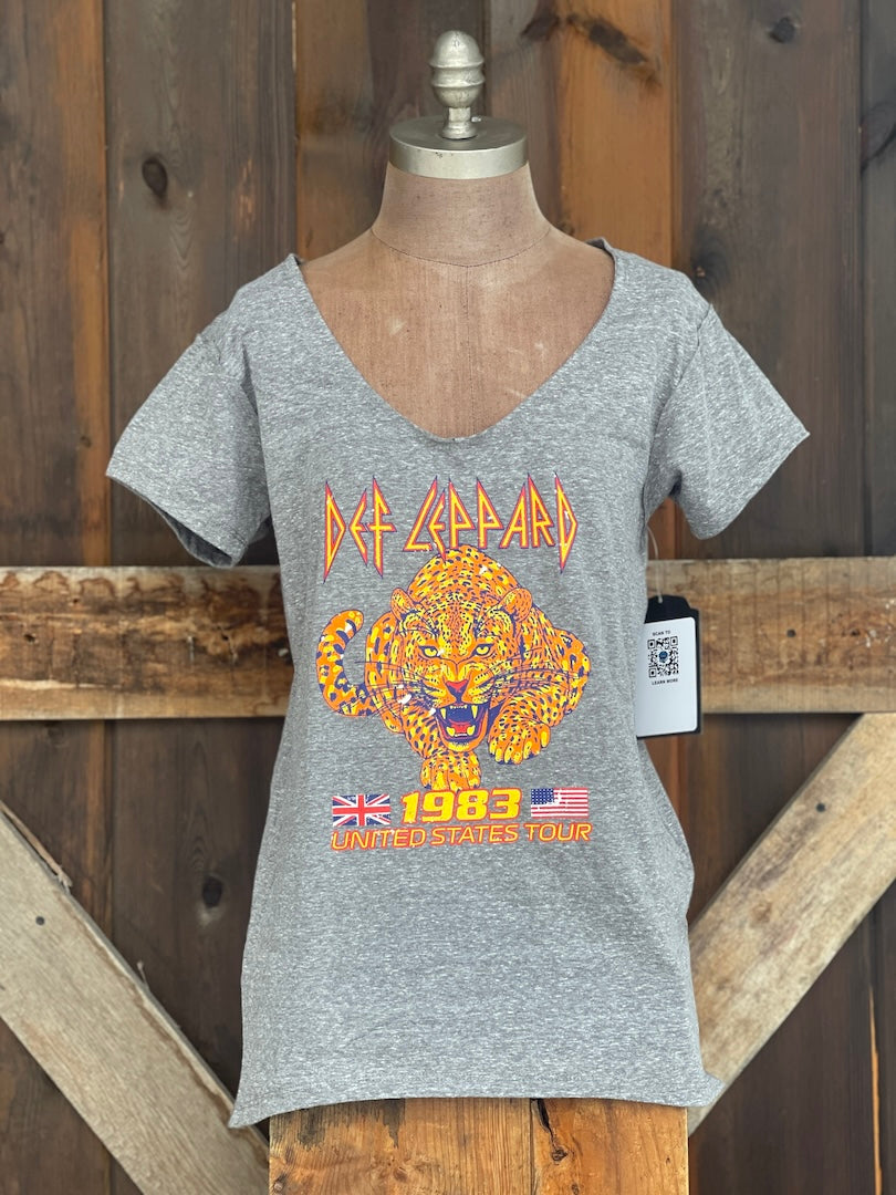 Def Leppard Womens V-Neck T-shirt